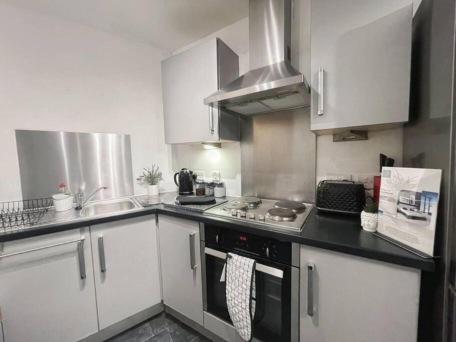 Cityfront Modern Apt Near City Centre/Etihad, Free Parking マンチェスター エクステリア 写真