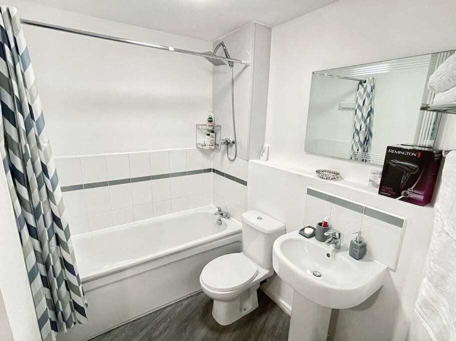 Cityfront Modern Apt Near City Centre/Etihad, Free Parking マンチェスター エクステリア 写真