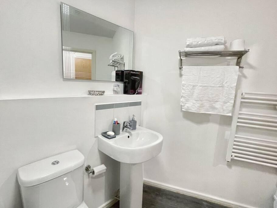 Cityfront Modern Apt Near City Centre/Etihad, Free Parking マンチェスター エクステリア 写真